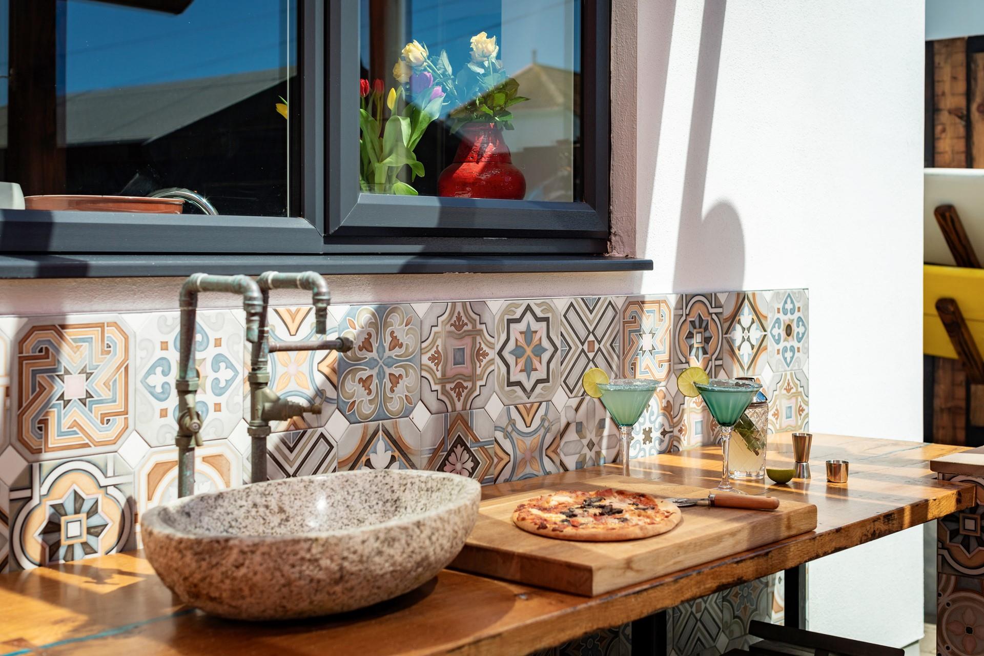 Tuck into a delicious home made woodfired pizza as the sun goes down.