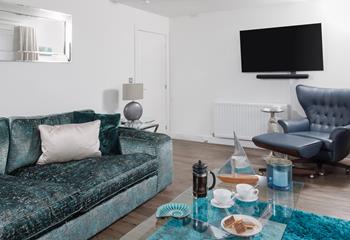 Coastal blues in the sitting area reflect the seaside location.