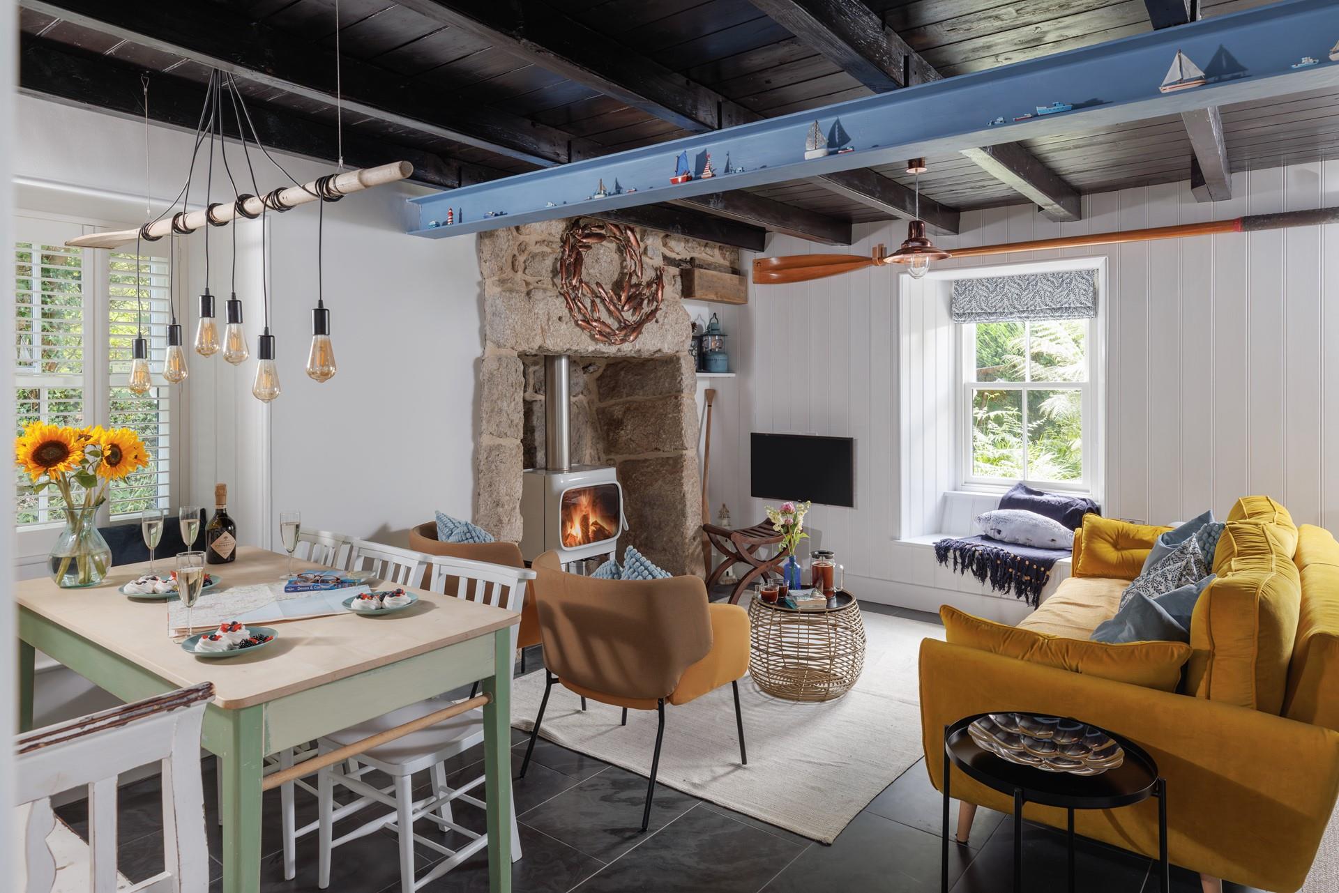 Unwind in the charming coastal-themed surroundings of Hollydale Cottage.