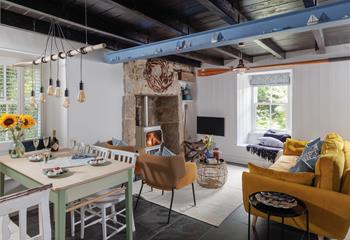 Unwind in the charming coastal-themed surroundings of Hollydale Cottage.