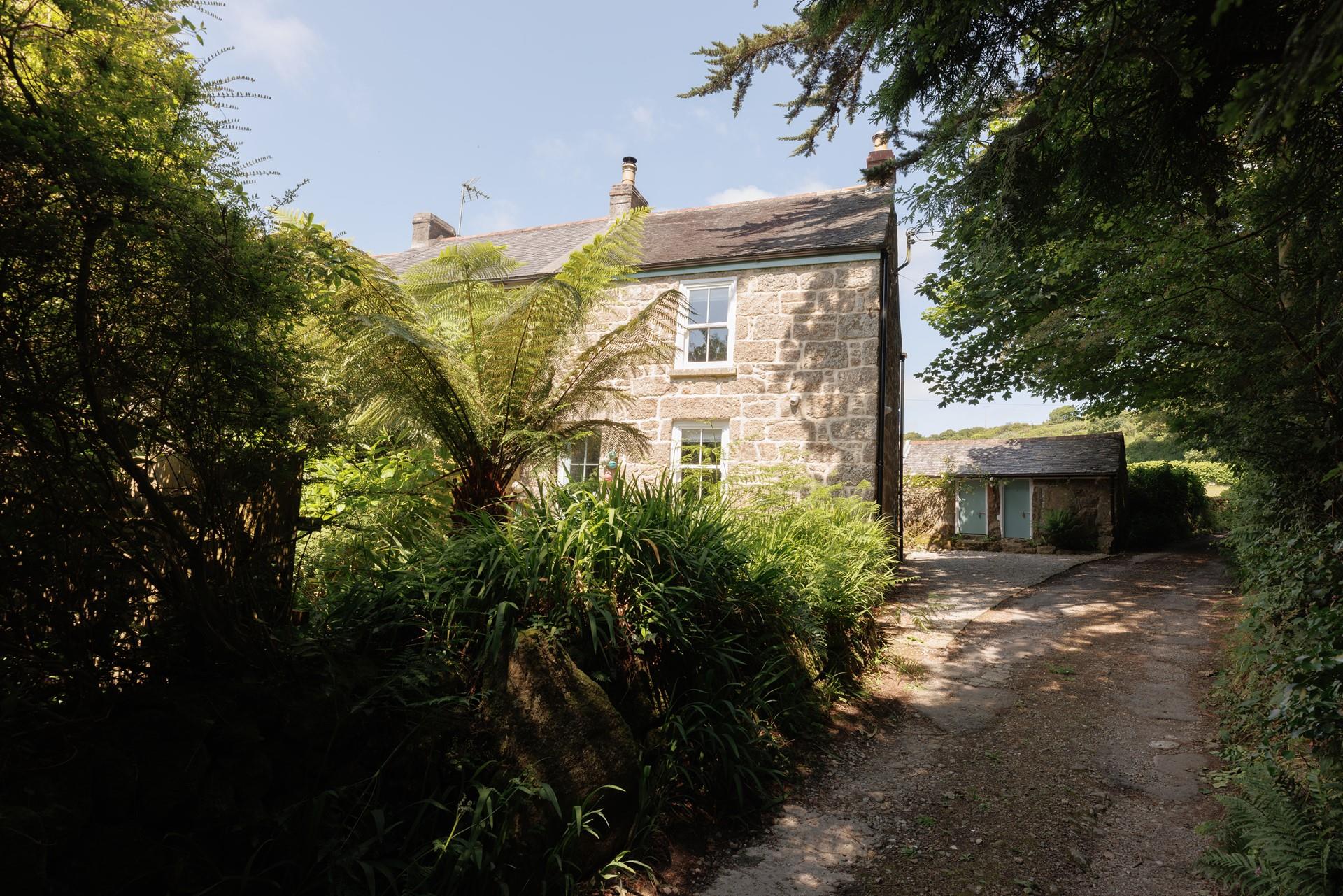 Tucked away down a pretty lane, Hollydale Cottage is a rural retreat a short drive from Lamorna Cove.