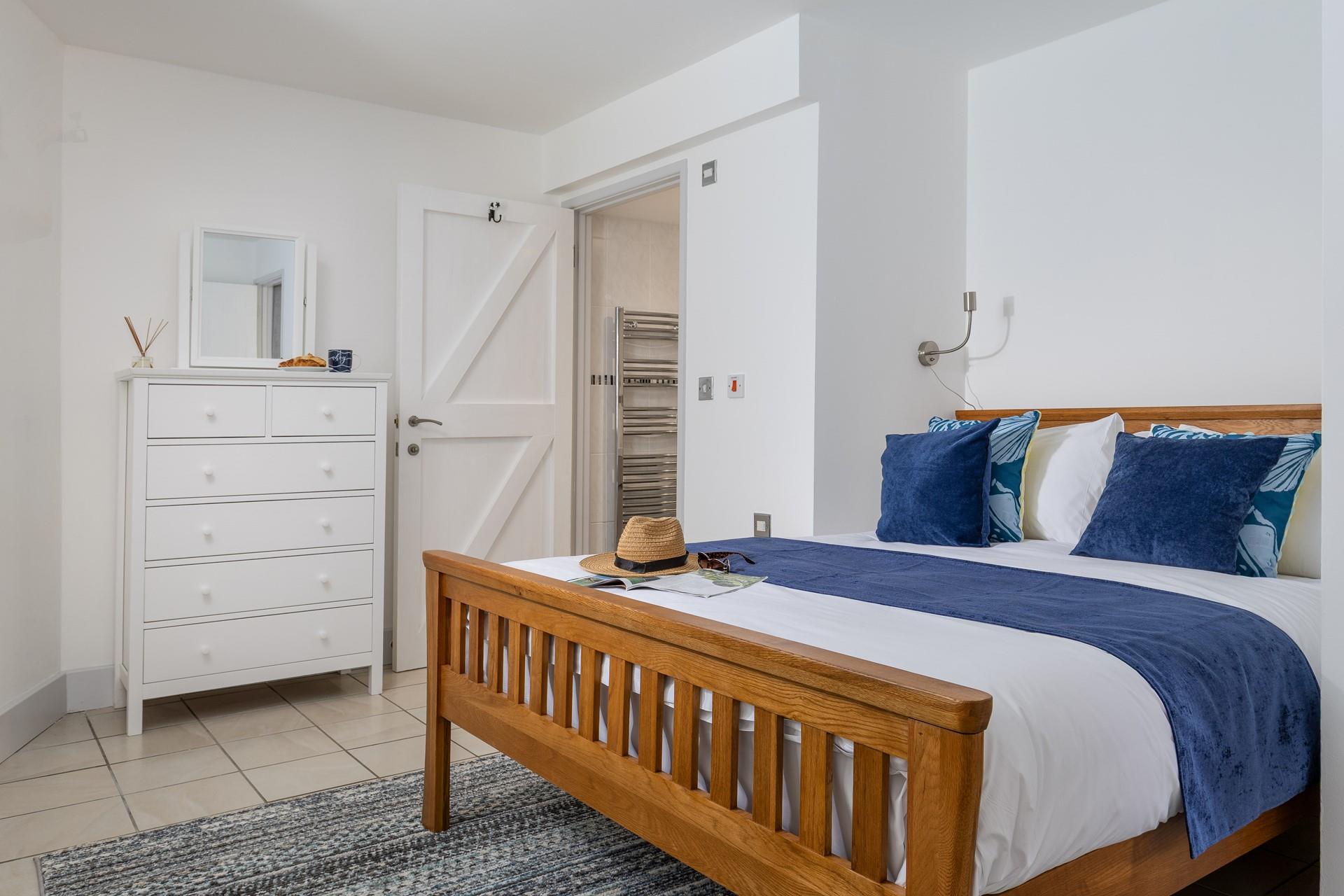 Each bedroom has a king size bed and en suite.