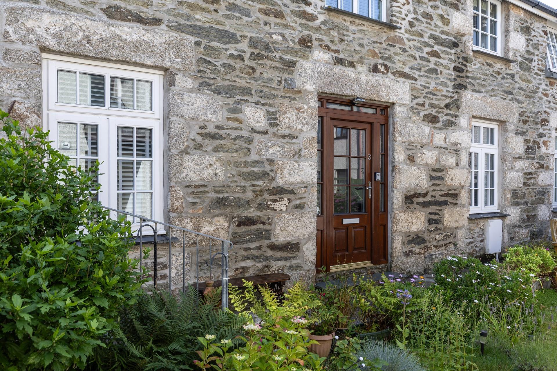 This idyllic Cornish cottage is located in the heart of Porthleven.