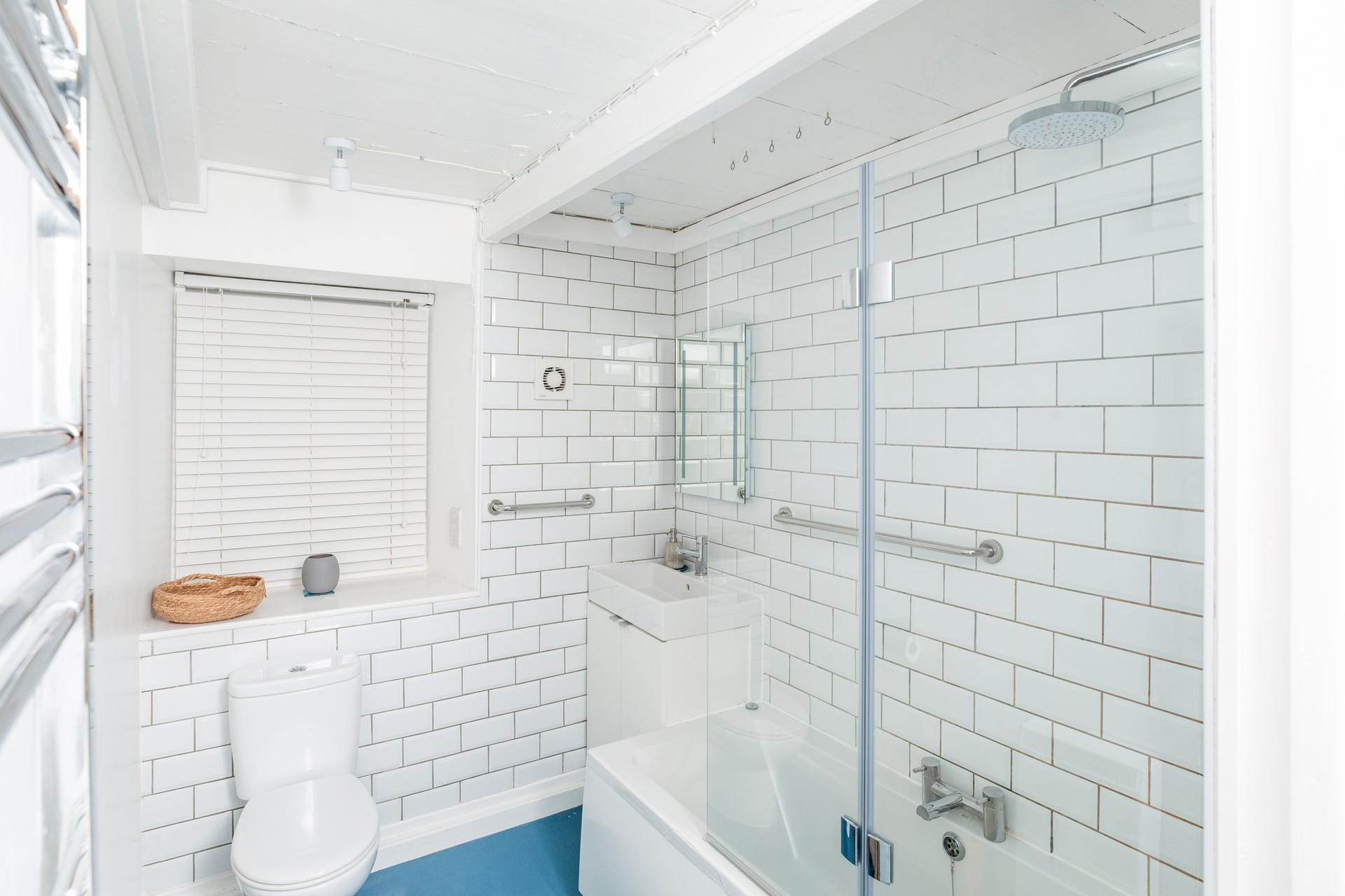 Choose from a relaxing bath or an invigorating shower.