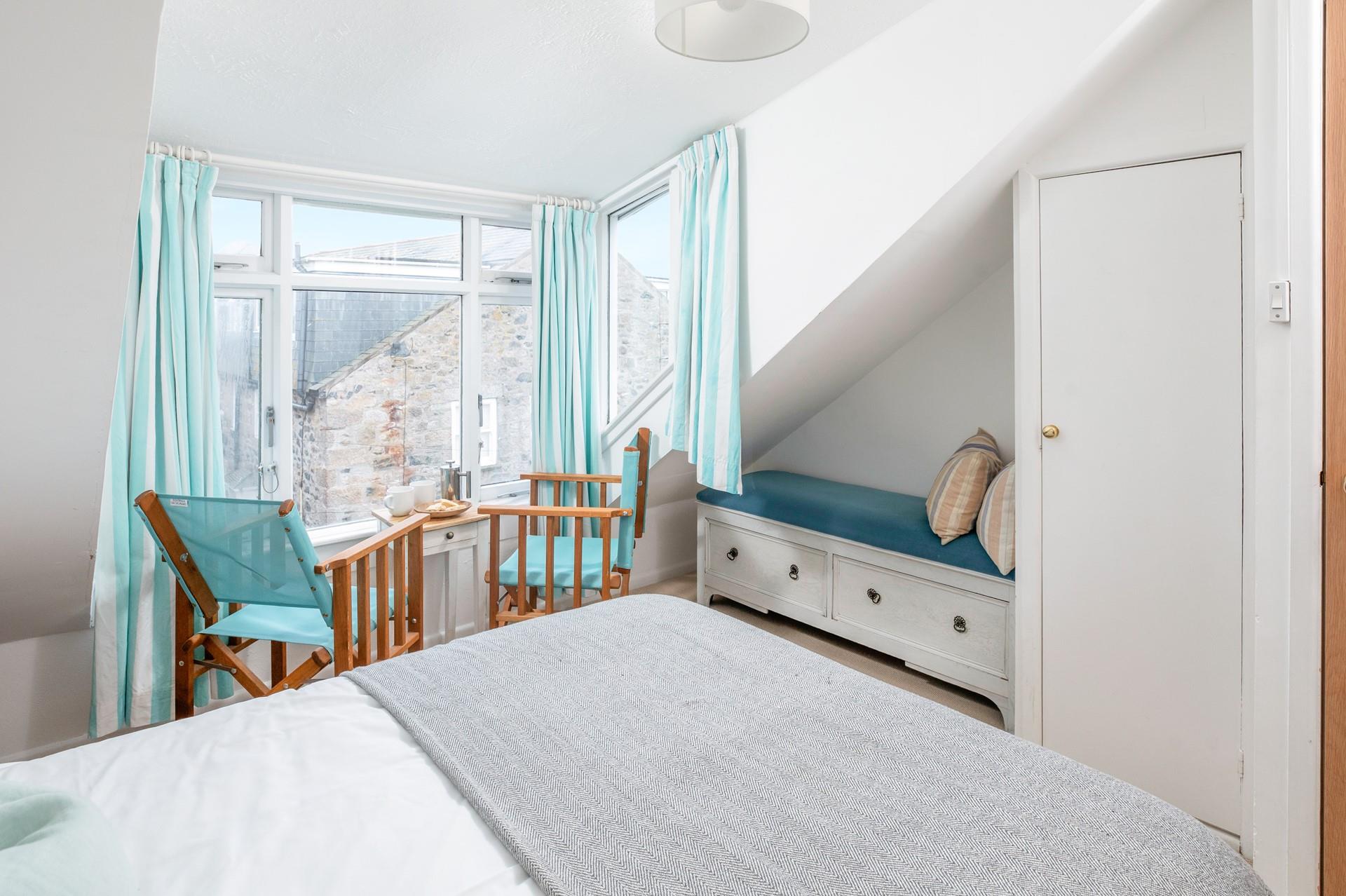 Wake up to the idyllic view of the harbour every morning.