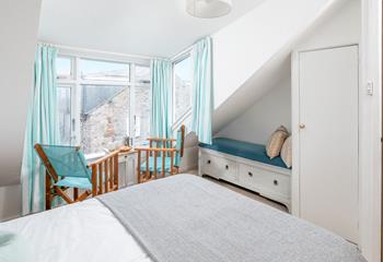 Wake up to the idyllic view of the harbour every morning.