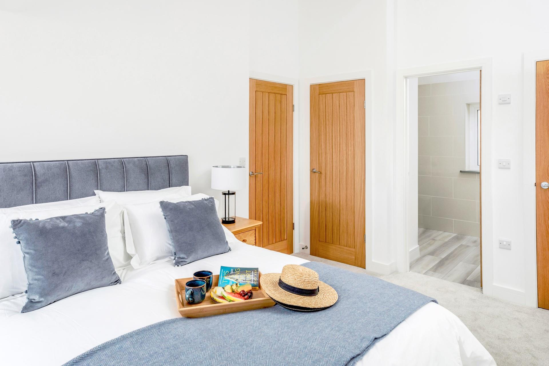 Wake up from a relaxing night's slumber and get ready in the en suite.