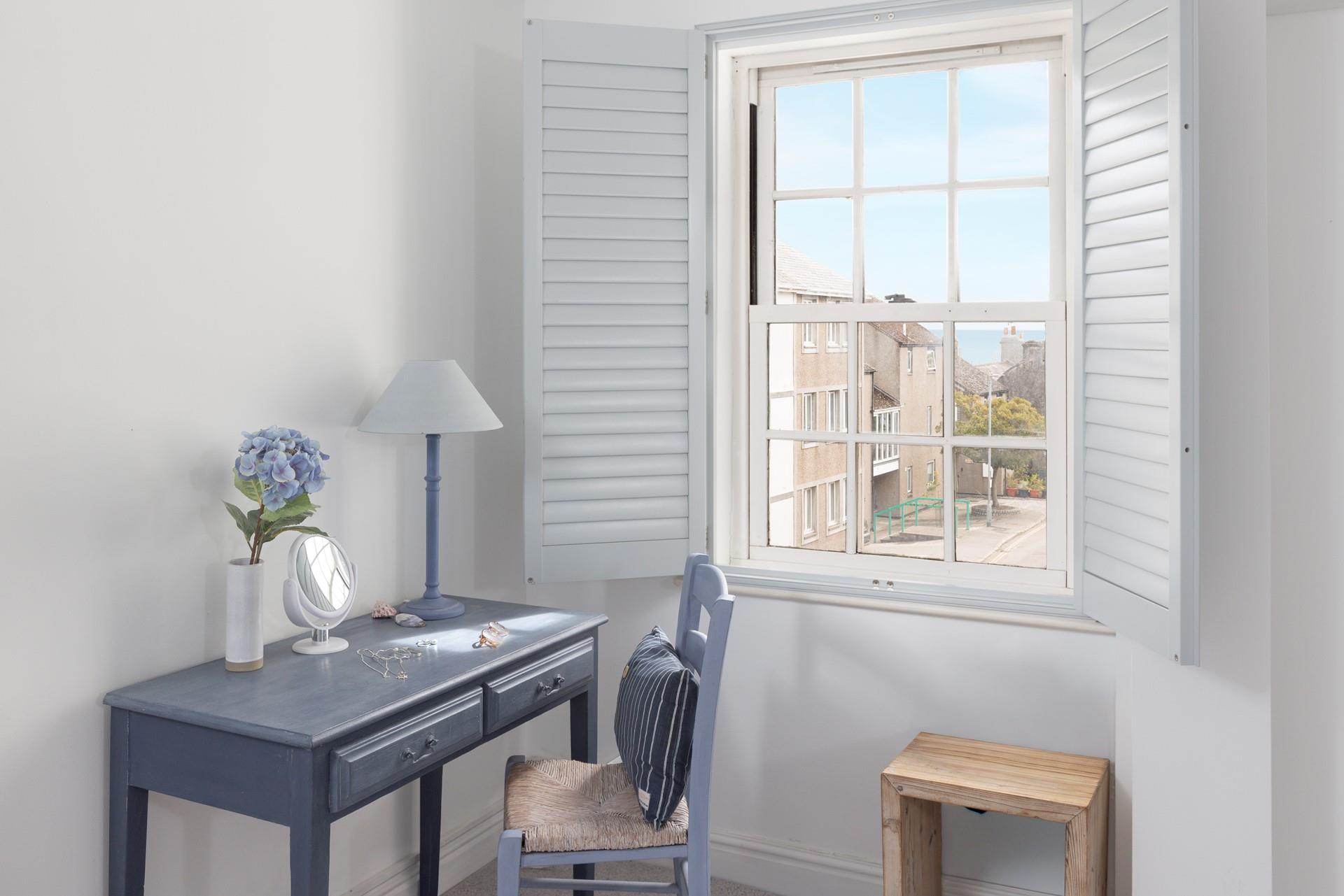 Get ready for the day at the dressing table whilst enjoying sea glimpses.