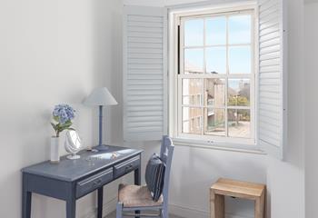 Get ready for the day at the dressing table whilst enjoying sea glimpses.