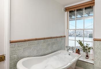 Soak in the bubbles whilst still taking in the sea views.