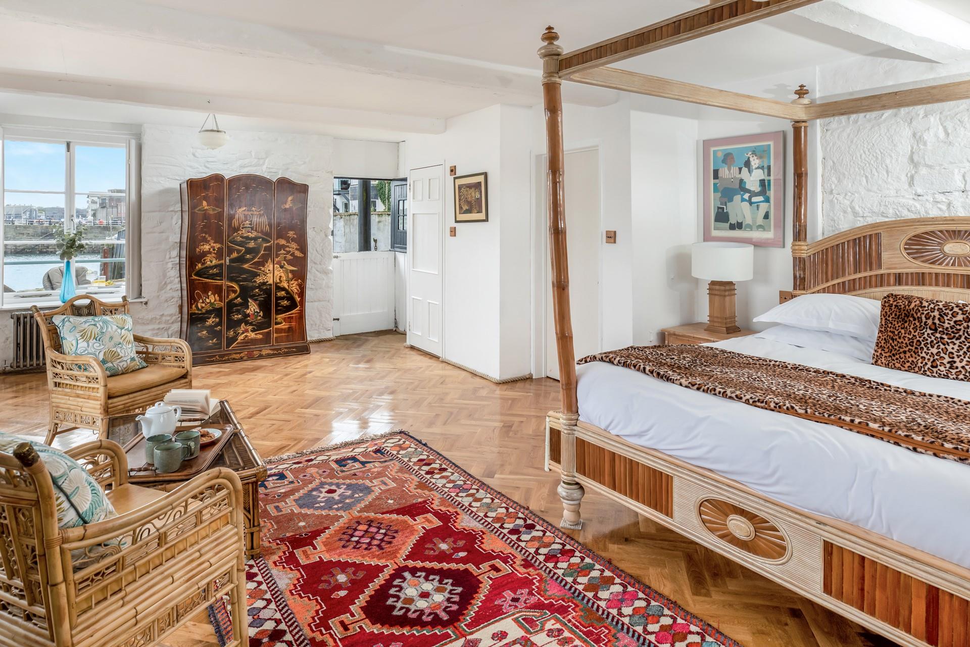 Head outside to rustle up an al fresco feast in the outdoor kitchen!