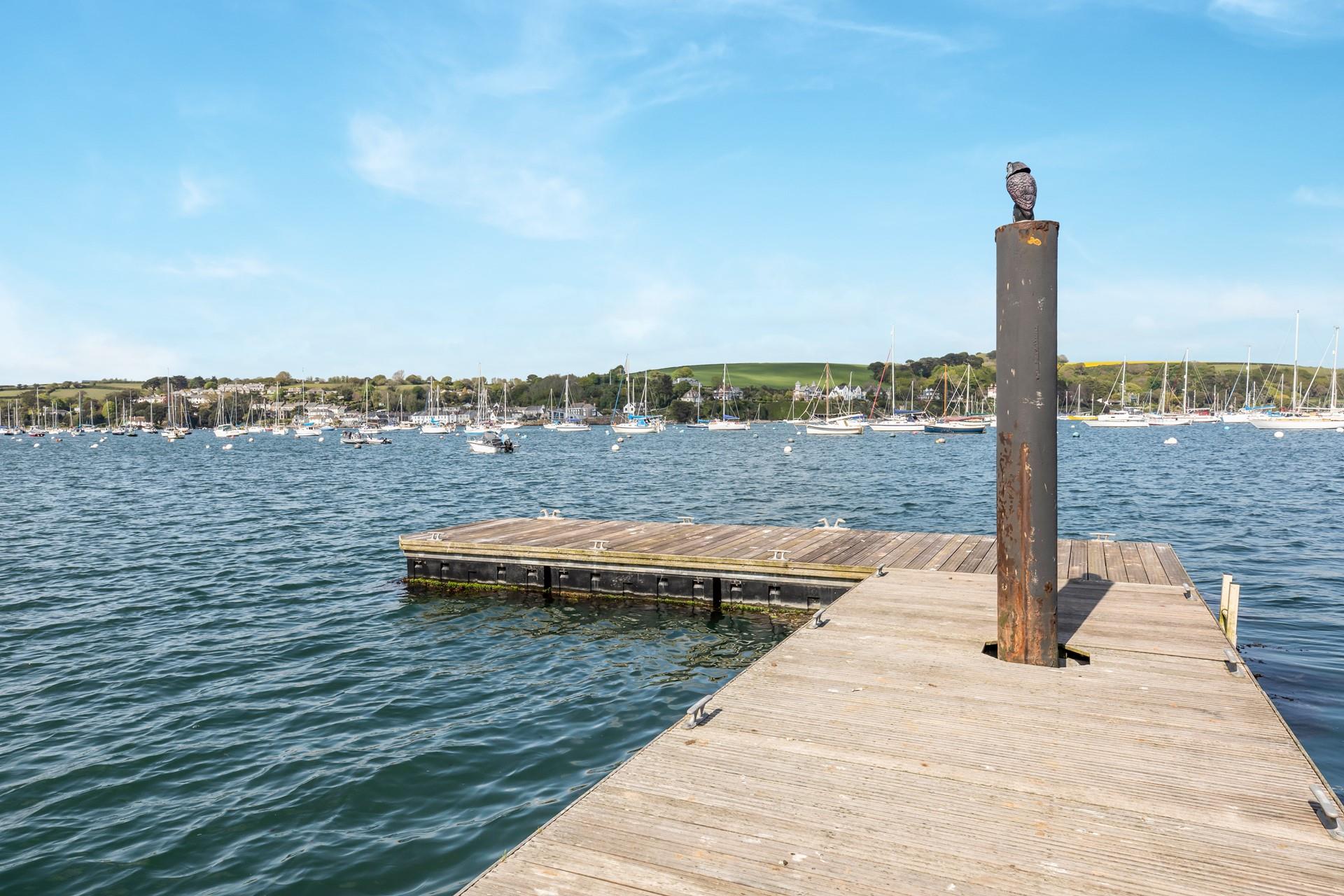 Guests may bring their own boat with access to a private jetty.
