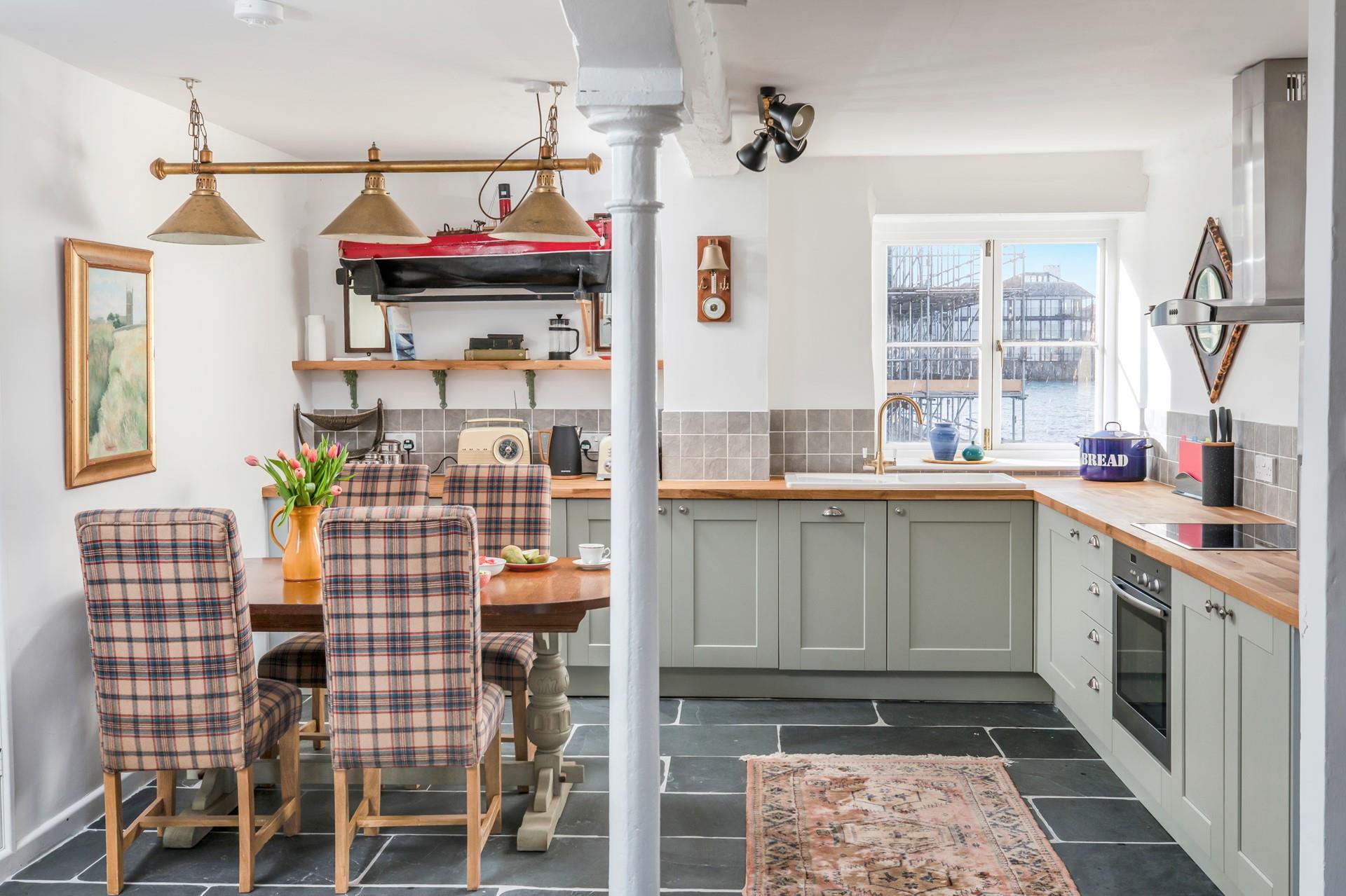 The kitchen is ideal for preparing a hearty breakfast in the morning.