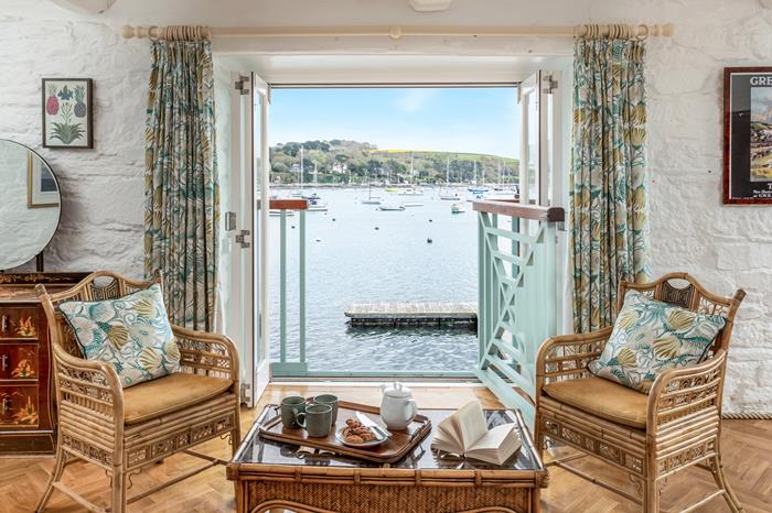 Britons Slip, Sleeps 13 in Falmouth