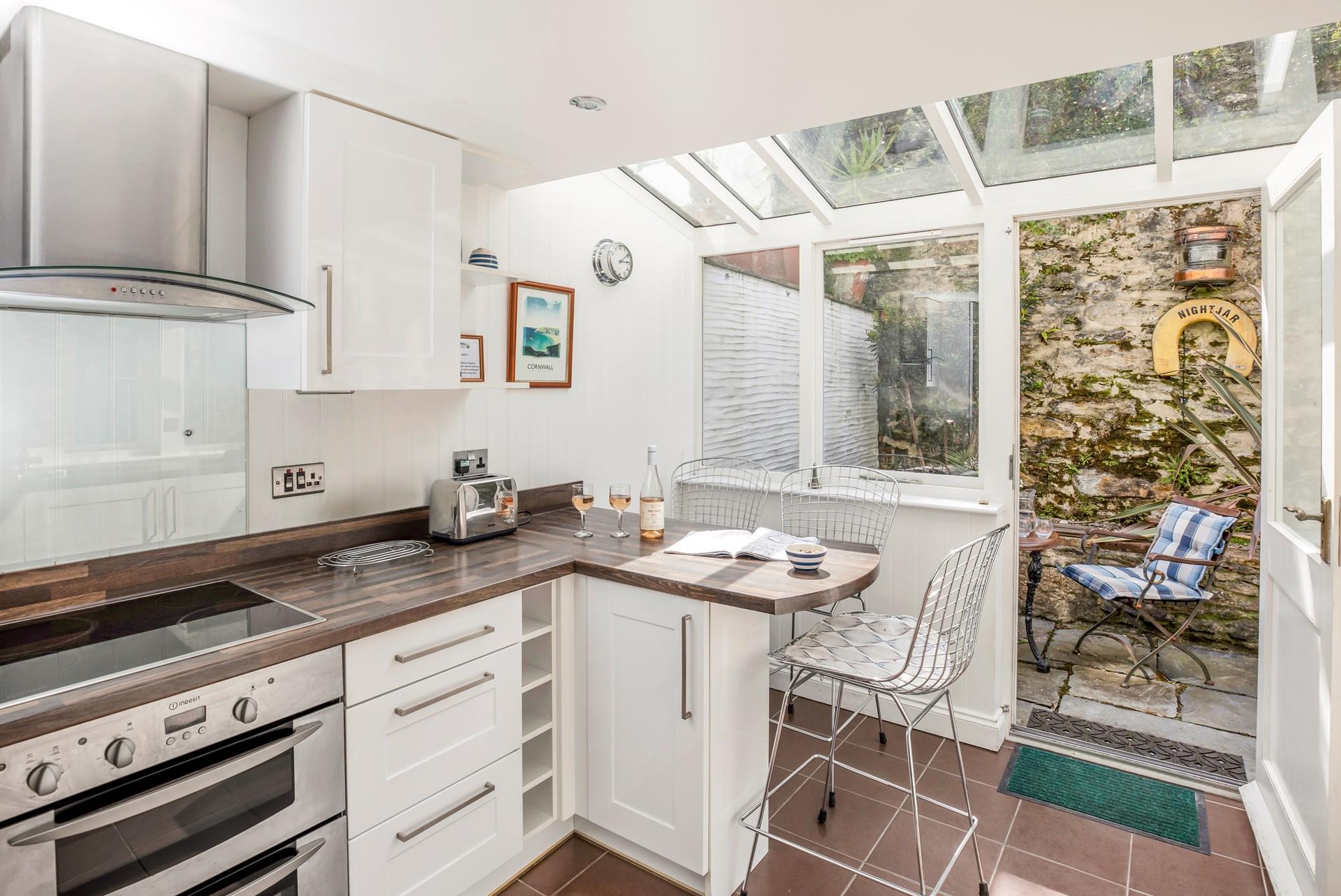 Take a cold drink al fresco on the patio.