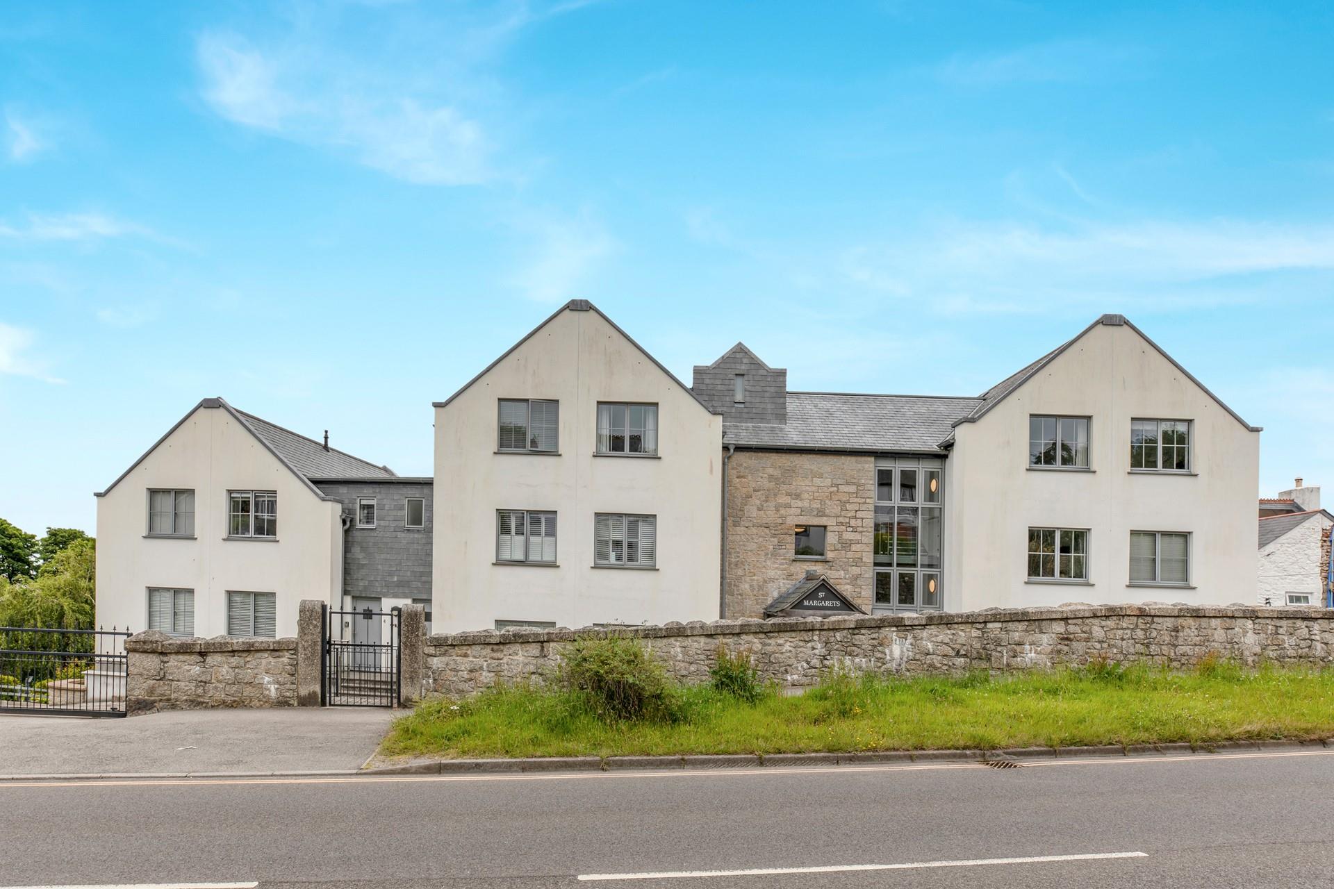 Lowena is located in the St Margarets apartments.