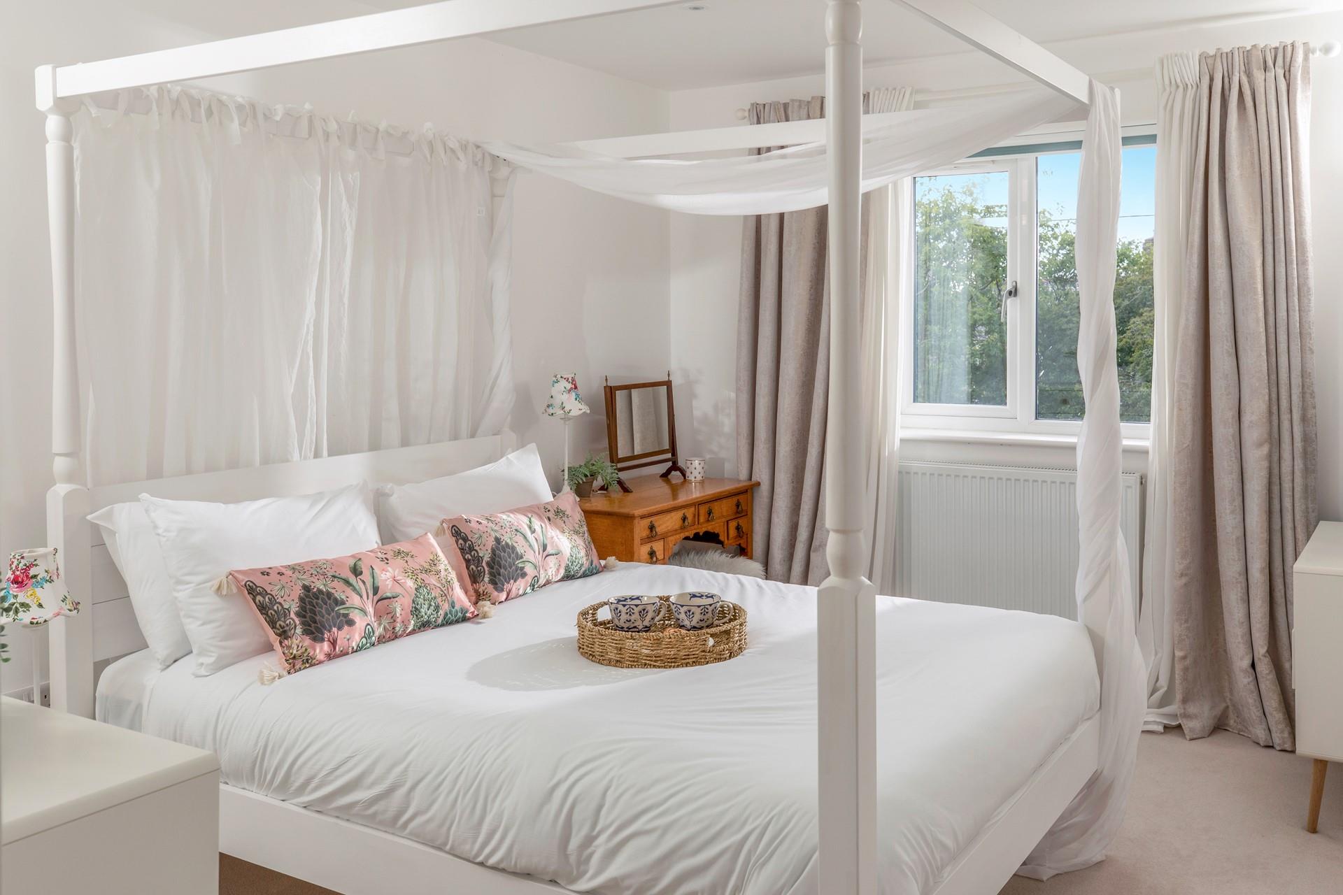 Sink into the soft sheets in the luxurious king size bed.