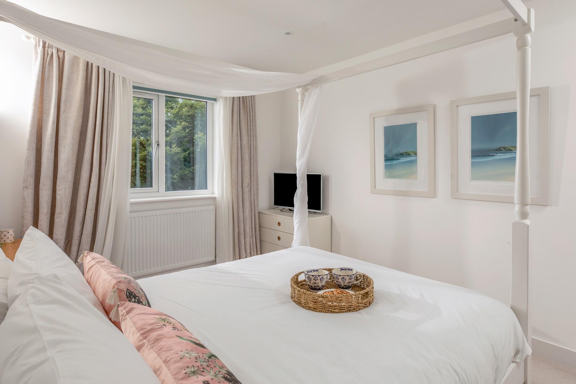 Wake up on a sunny morning in the comfortable king size bed.