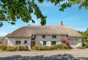 Angrouse Cottage is an idyllic thatched cottage in the pretty village of Mullion.