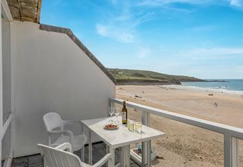 Enjoy endless beach days with Porthmeor right on the doorstep!