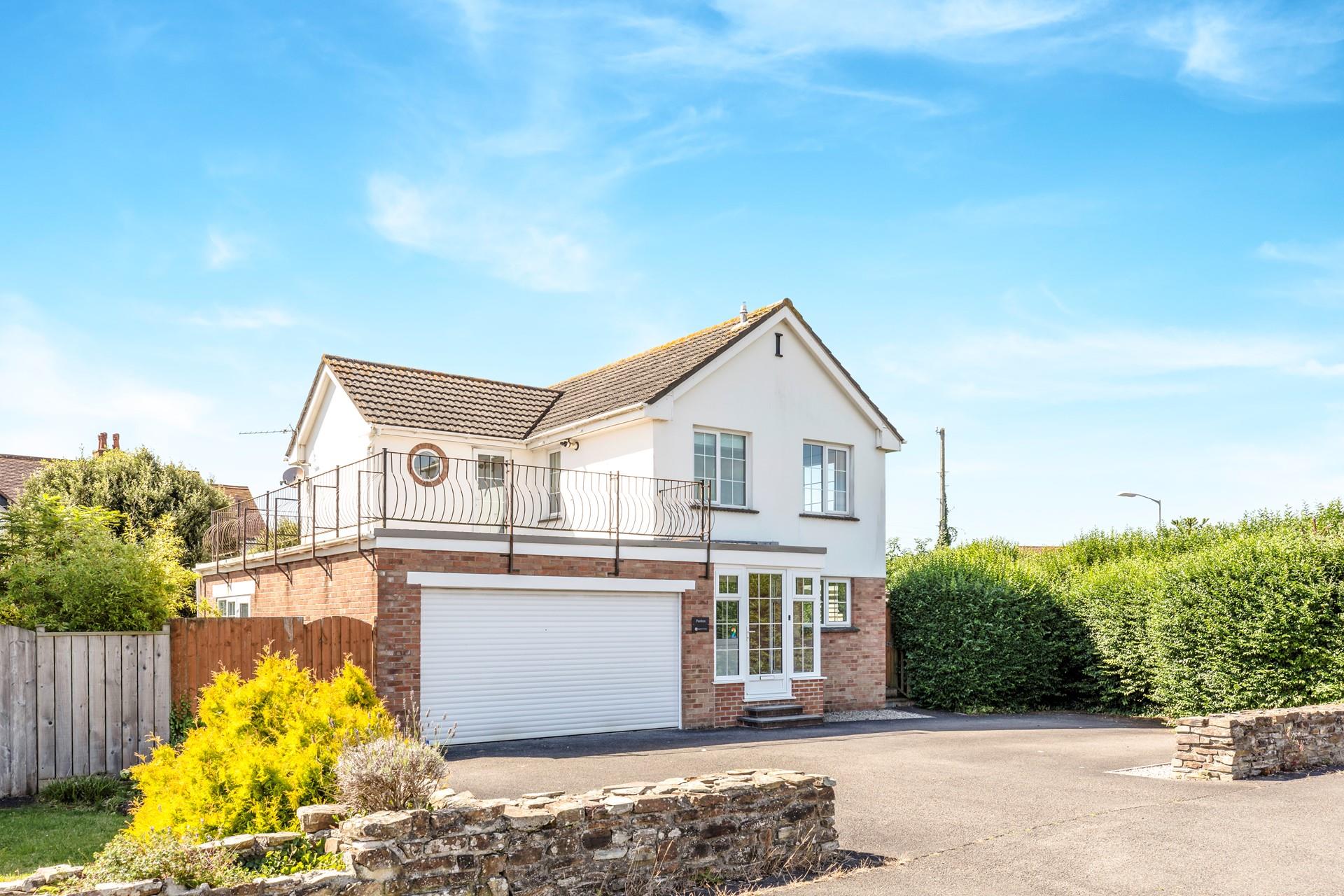 Take a stroll into Bude, just a 10 minute stroll away.