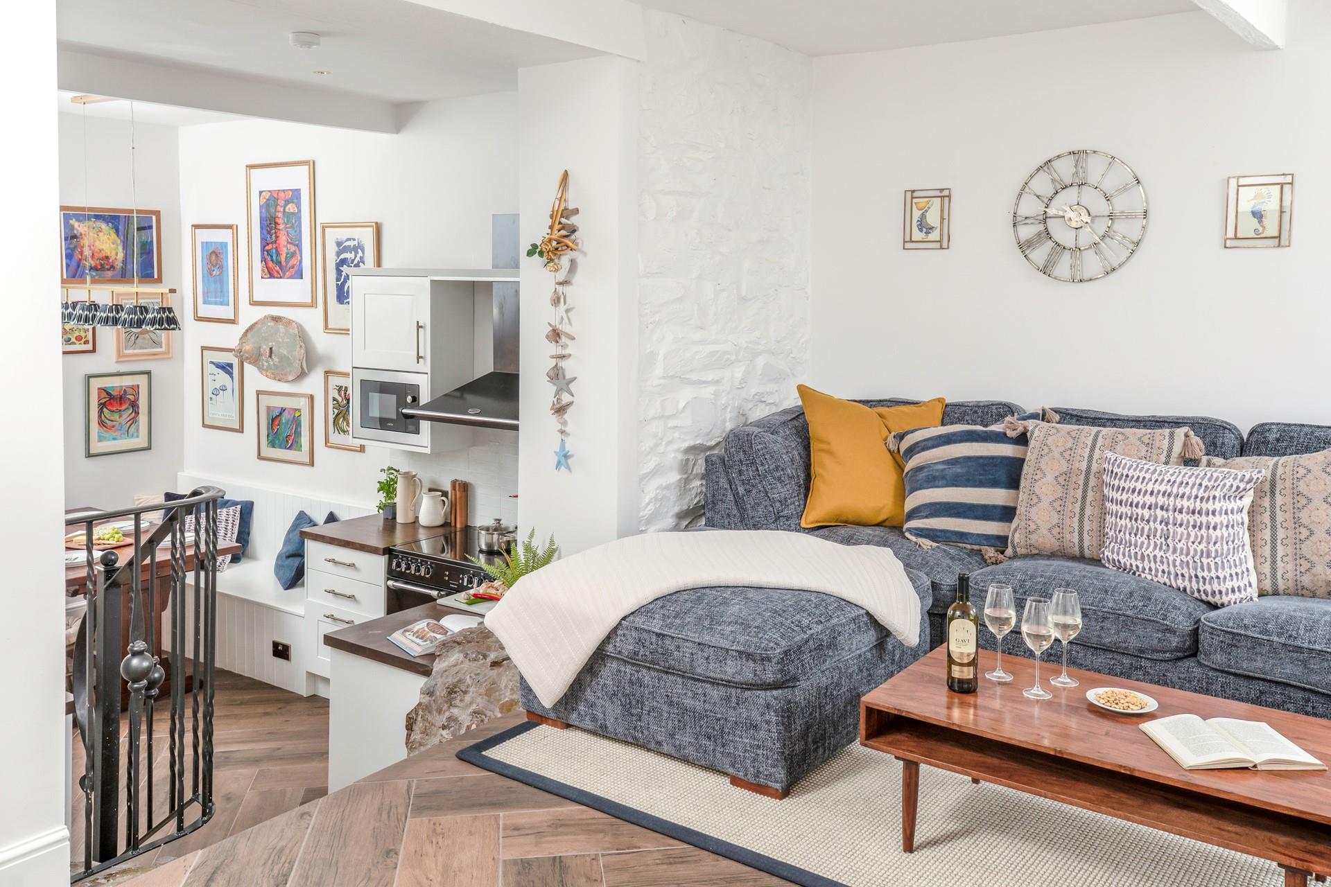 The first living space is light and spacious.