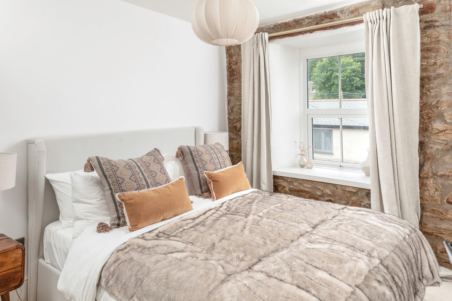 Bedroom 3 has a comfortable king size bed.