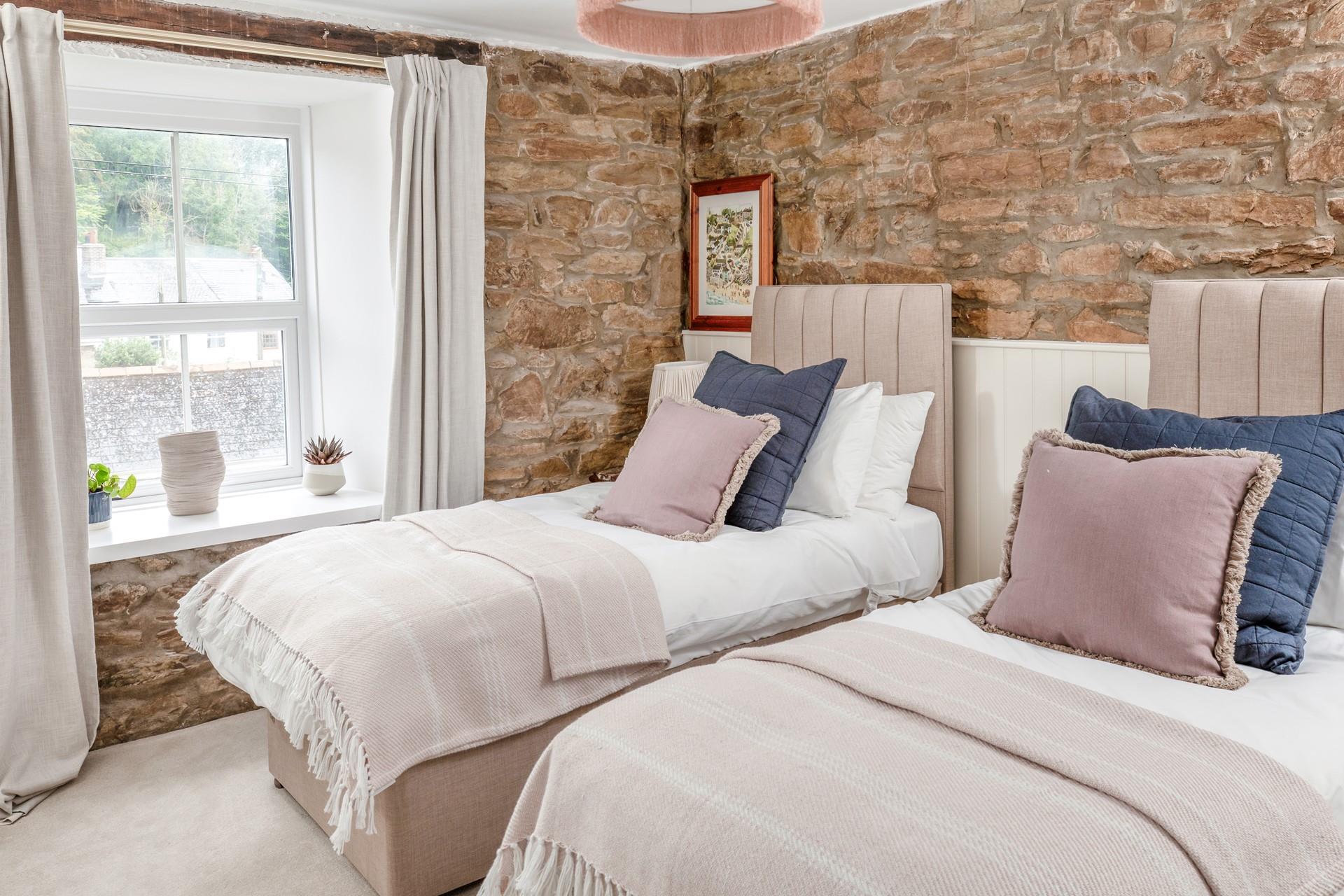 Zip and link beds allow for flexible sleeping arrangements.