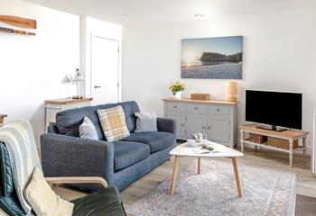 Sink into the comfortable sofa and enjoy a morning cuppa before heading to the beach.