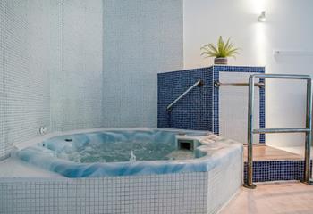 Take a dip in the communal jacuzzi and enjoy the relaxing bubbles.