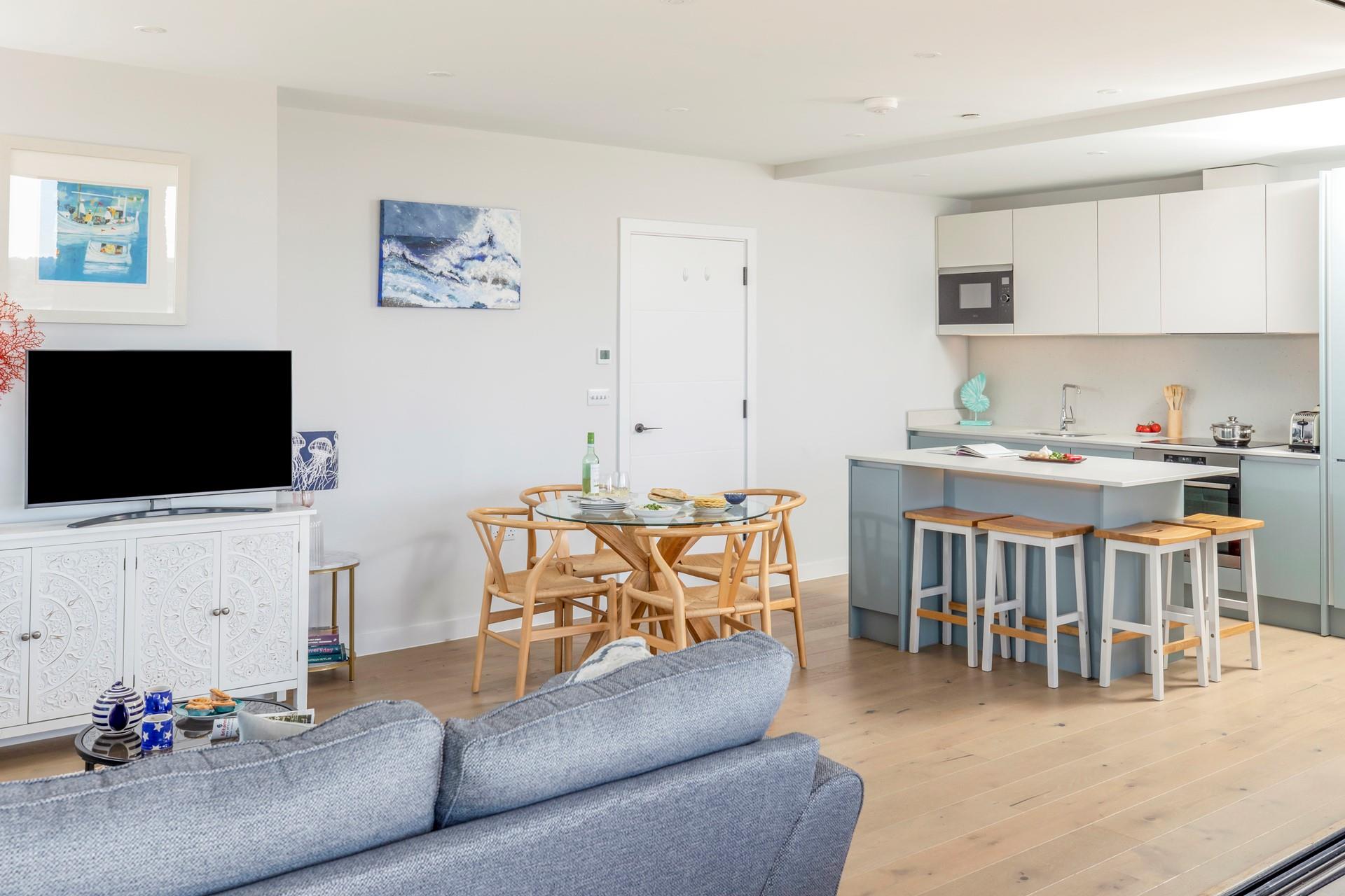 Rustle up a tasty meal in the well equipped kitchen each day.