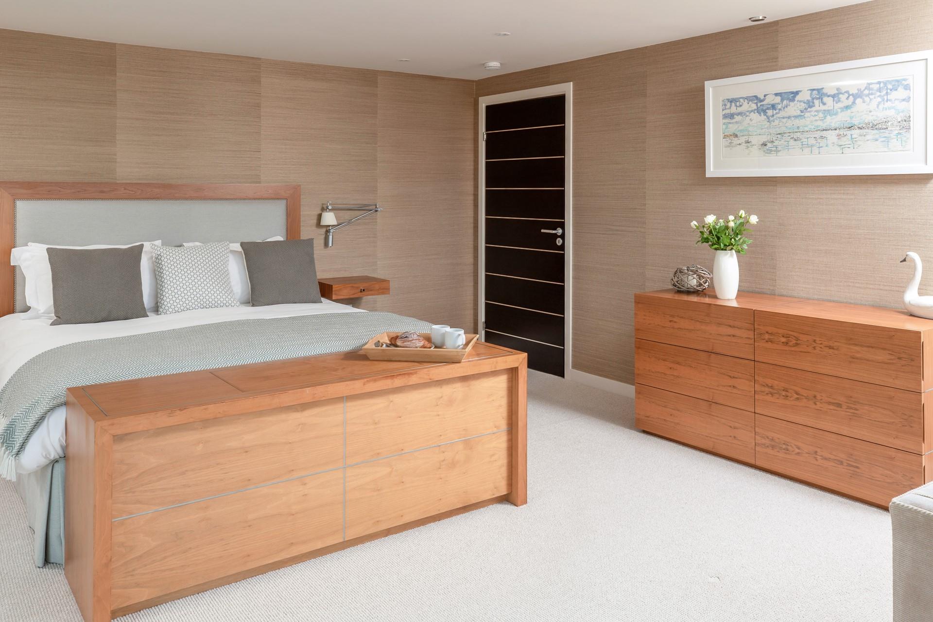 Wake up in the luxurious bed and sip a morning cuppa.