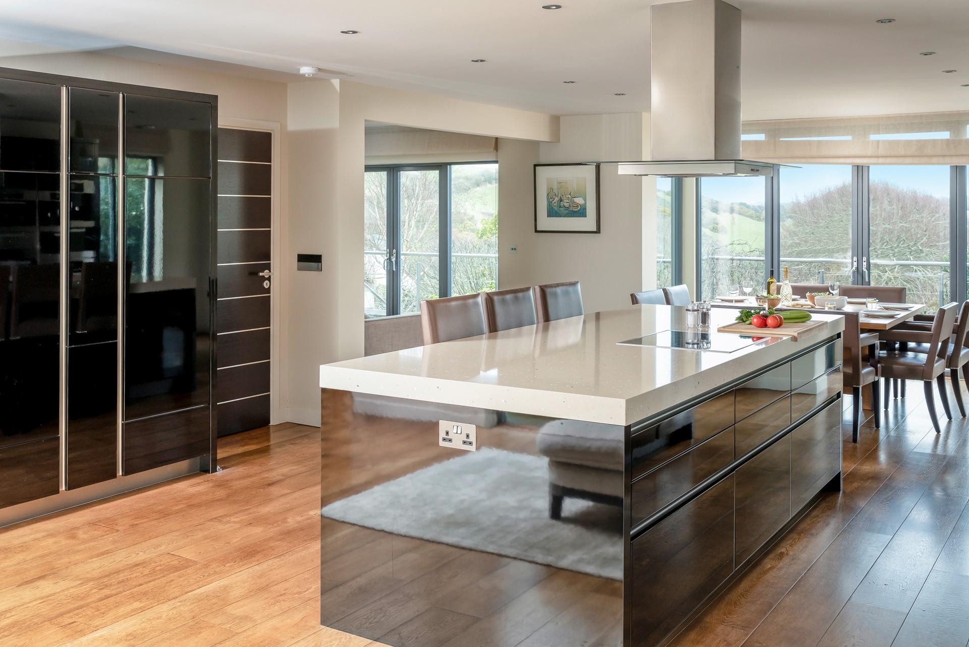 Cook up a storm in the large well-equipped kitchen.