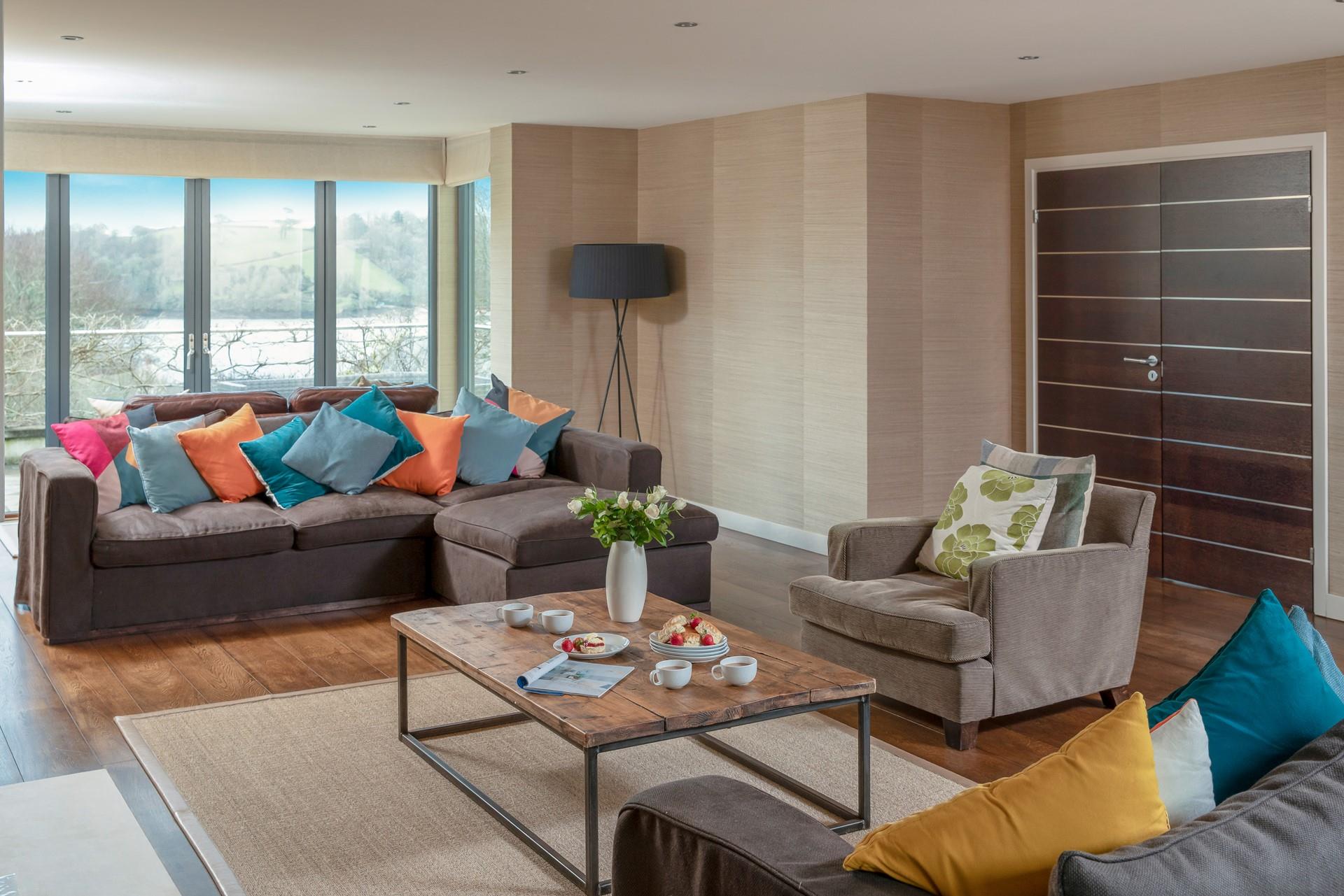 The sitting room benefits from a sea view and is bright and spacious.