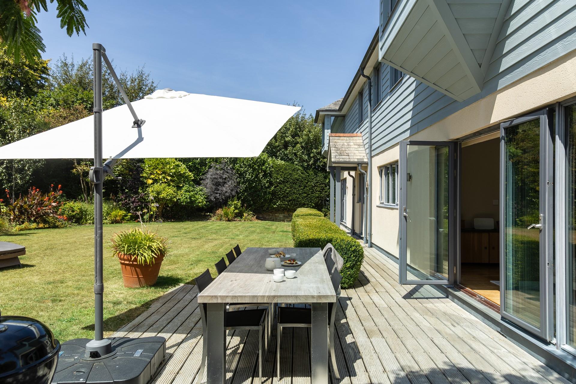 An ideal spot for morning coffee, an afternoon treat and balmy evening barbecues.