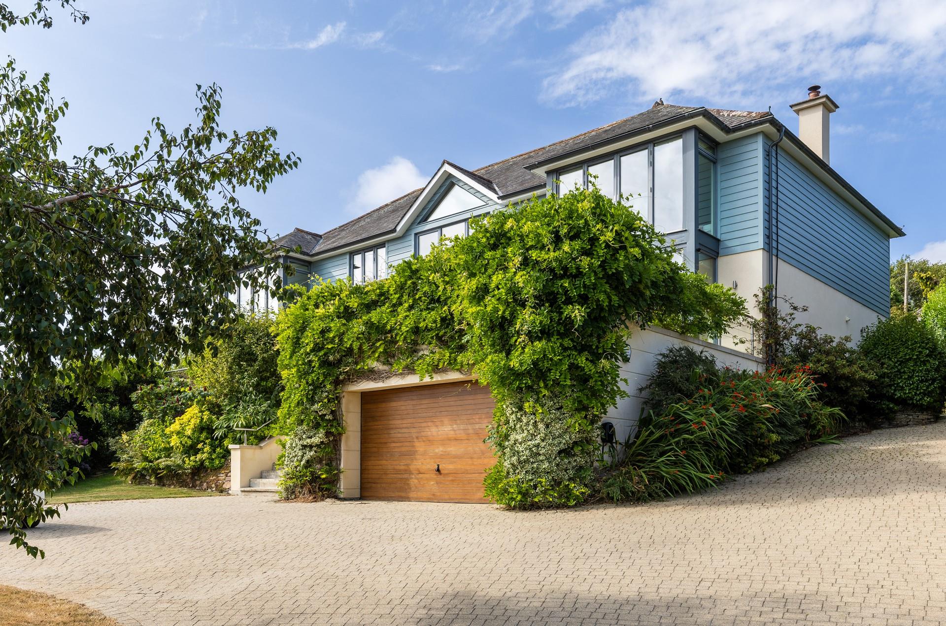 Moonfleet boasts a spacious driveaway!
