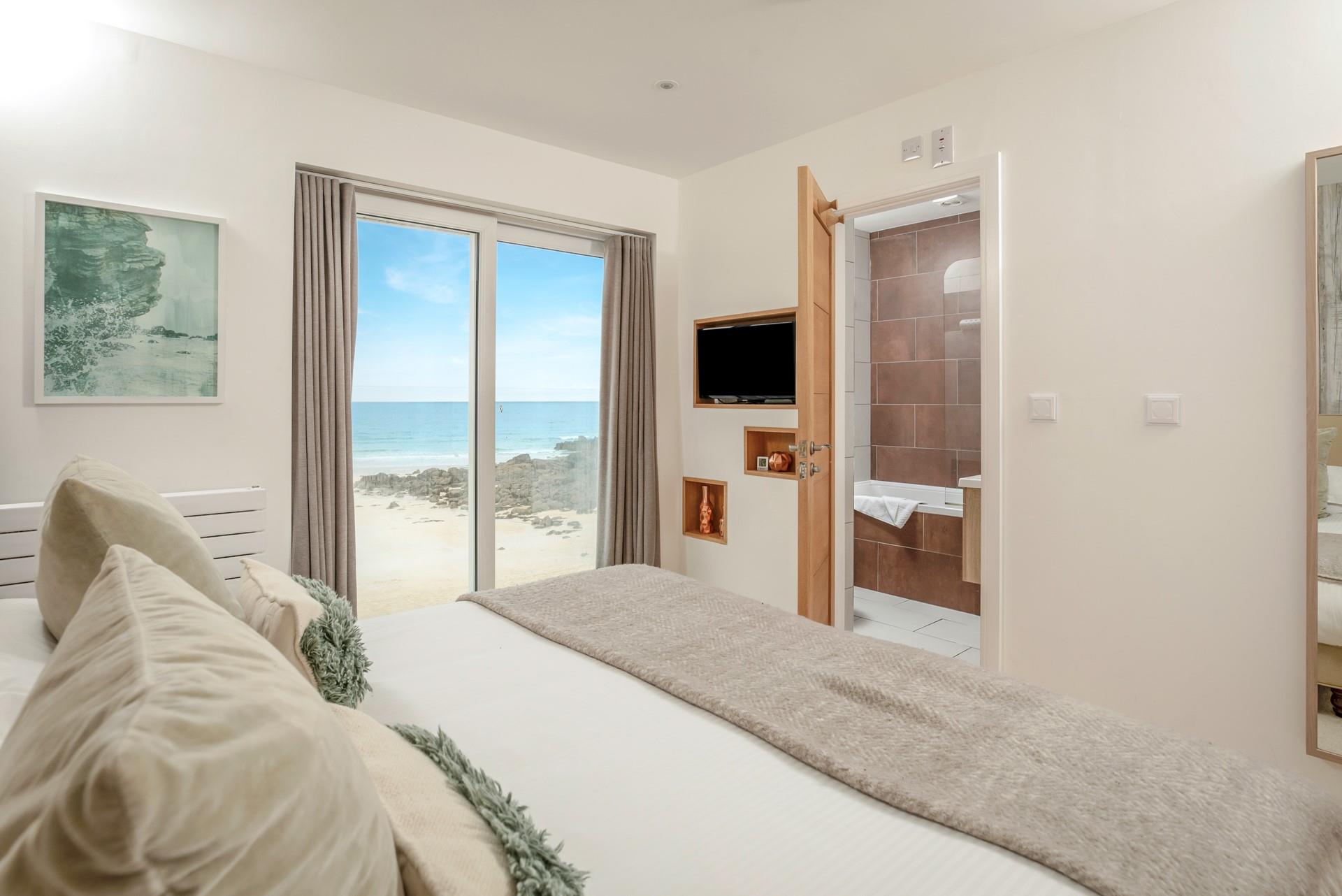 Open the curtains each morning to see the sun shining on the sea.