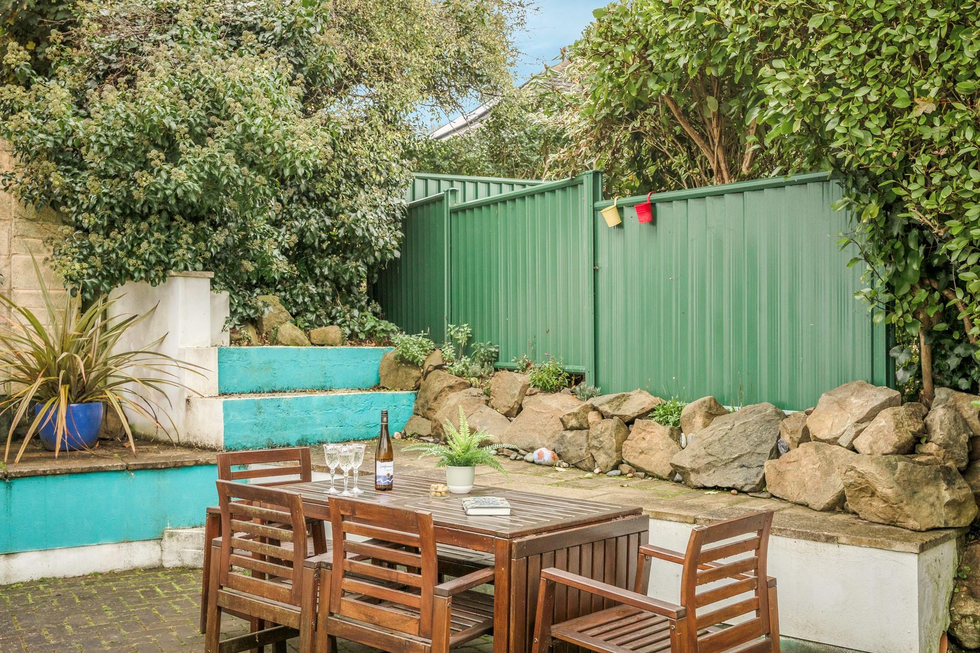 Take meals al fresco in the garden on summer evenings.