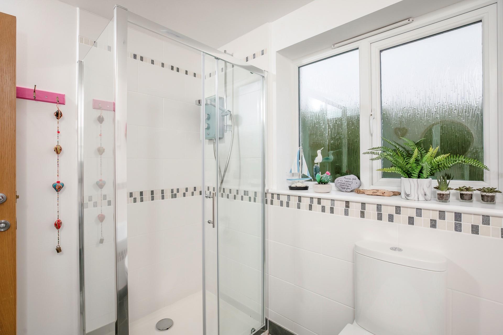 Freshen up for an evening out at a local restaurant.