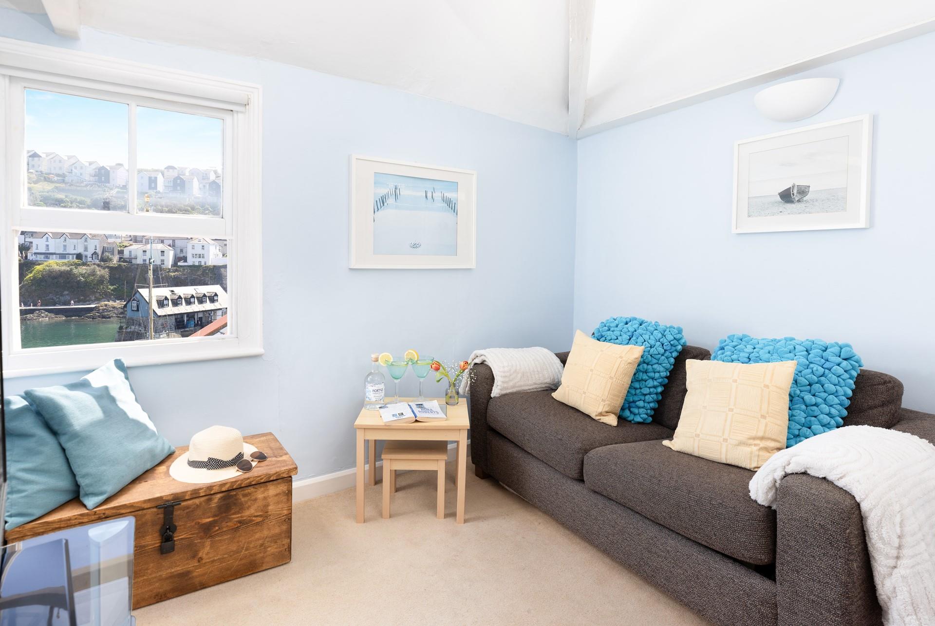 A delightful home-from-home, Handspan Cottage is a quaint harbourside retreat.