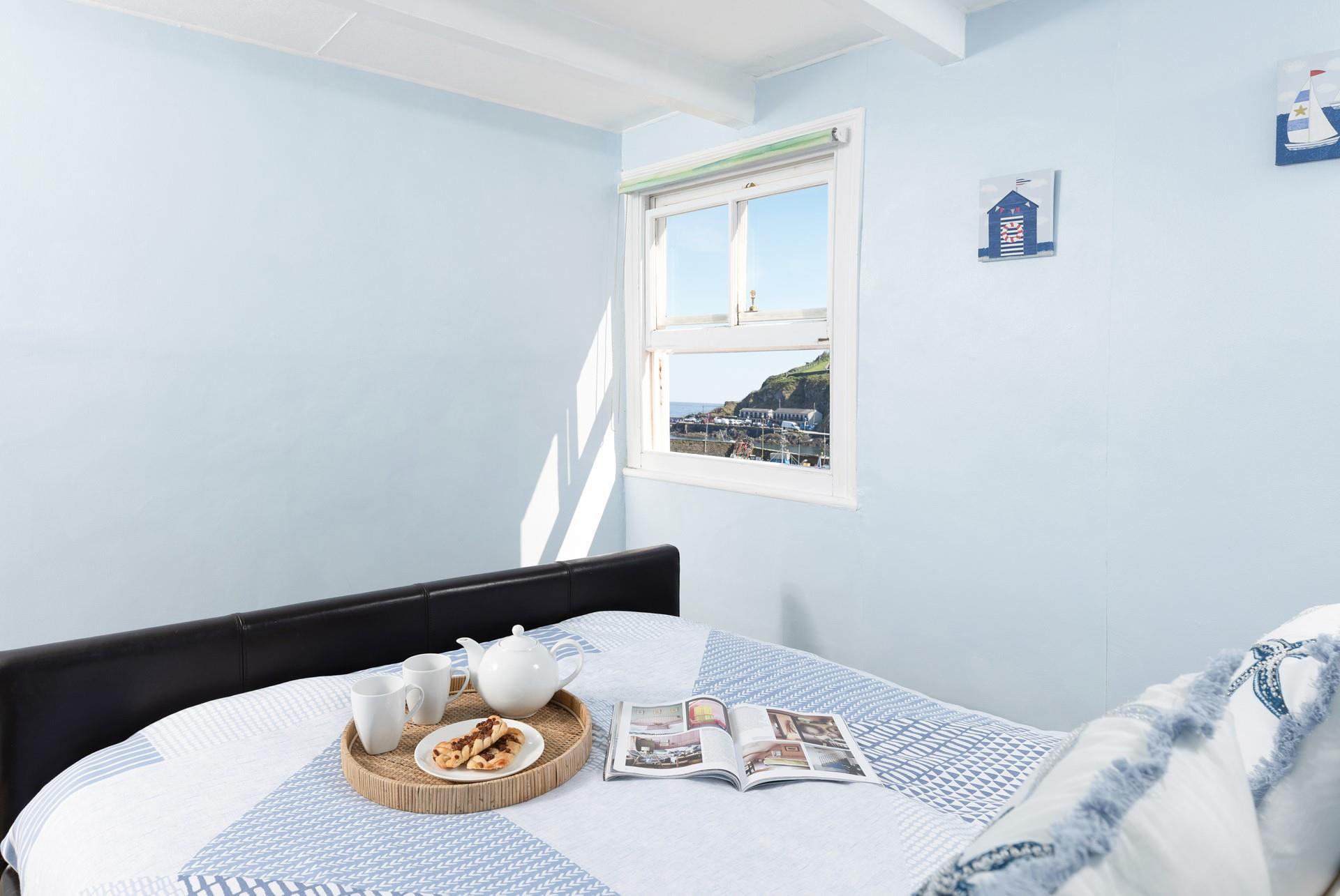 More harbour views can be found in the bedroom!