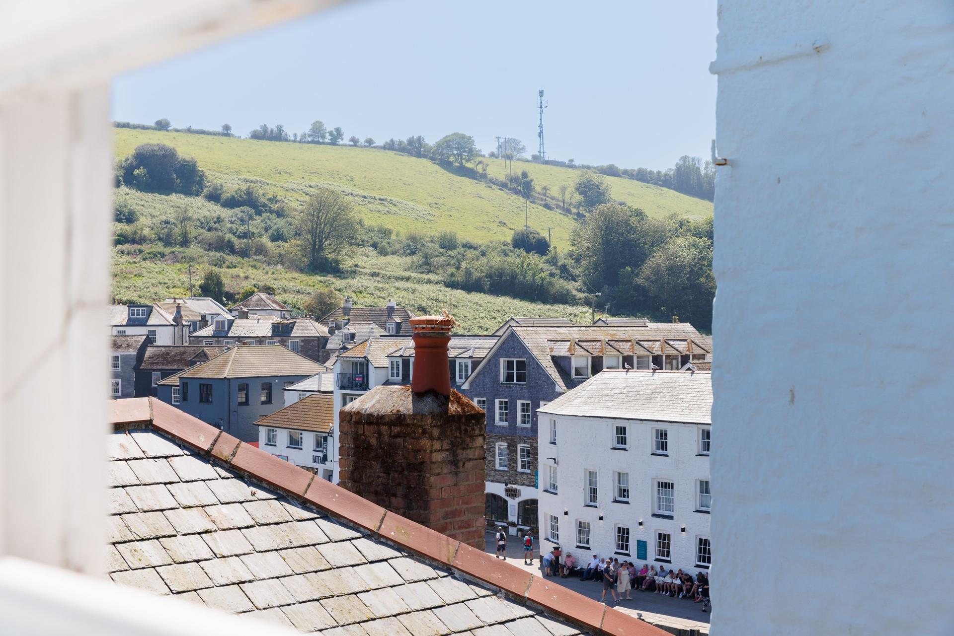 Enjoy views of both coast and countryside at Handspan Cottage.
