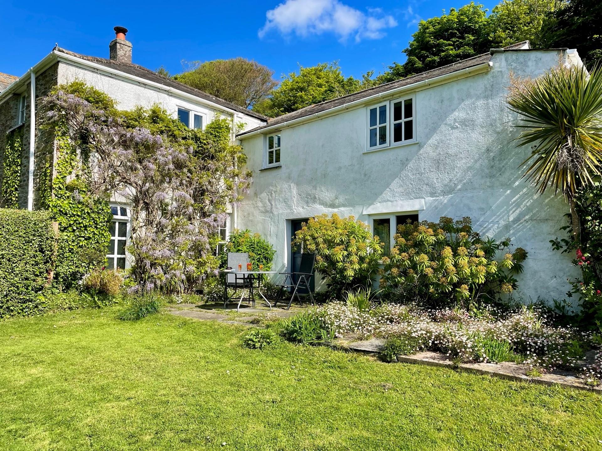 Escape the everyday at Goose Cottage, a picturesque getaway with views across Mevagissey.