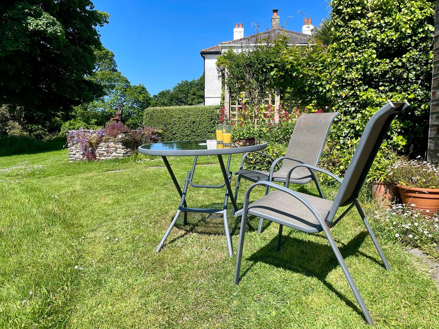 The beautiful gardens are a calming oasis, a short walk from the bustling harbourside.