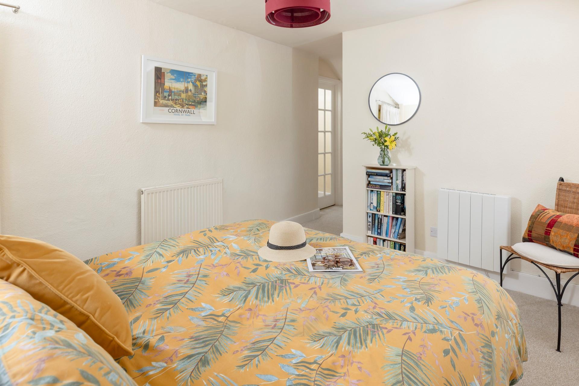 Book lovers will enjoy a stay at Sea Thrift.