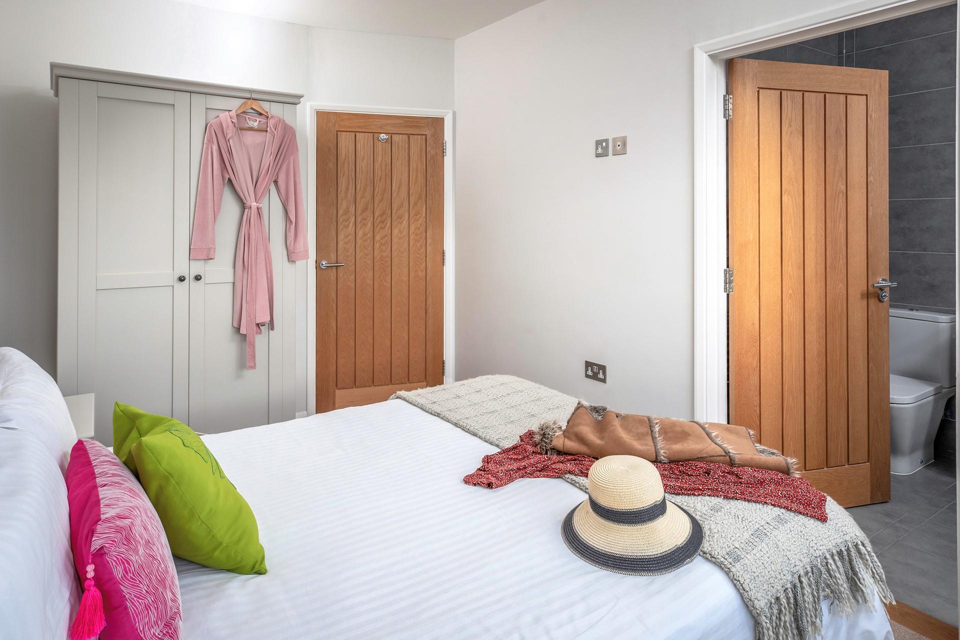 The bedrooms have en suite shower rooms.