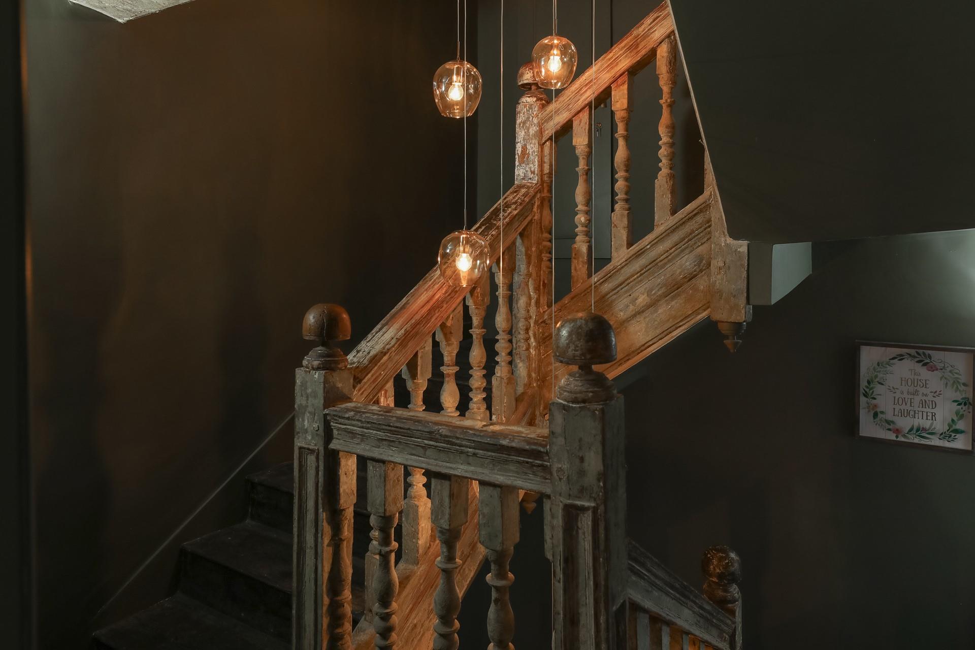 The name The Crooked Townhouse comes from the original crooked staircase worn over the centuries. Mind your step!