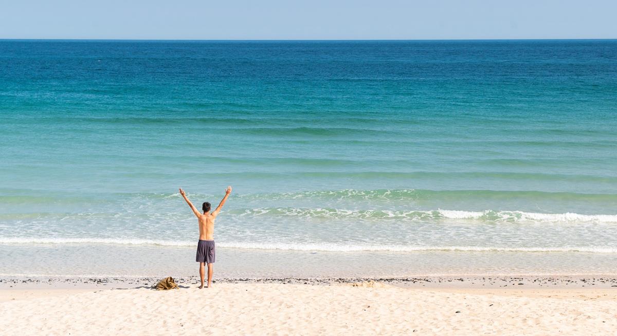 St Ives beautiful blue ocean is just a 10-minute walk away.