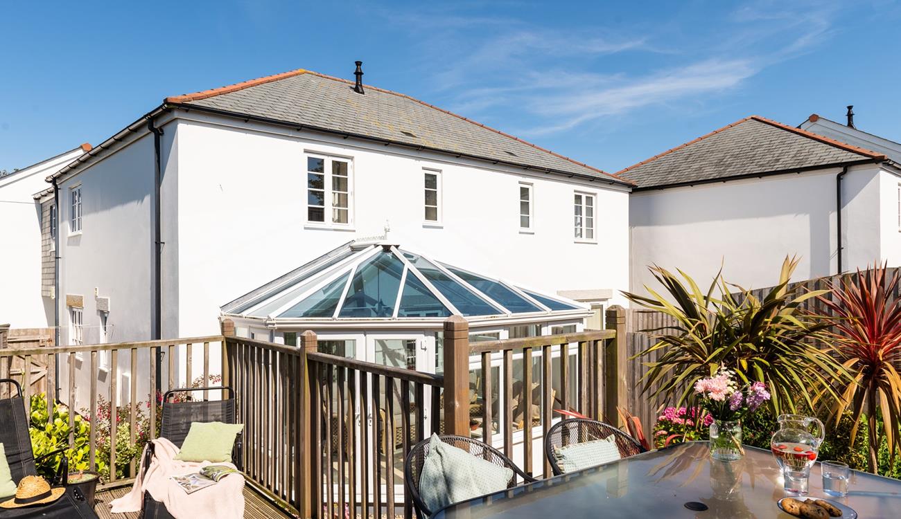 Sunbathe on the decking area with a cold G&T in hand.