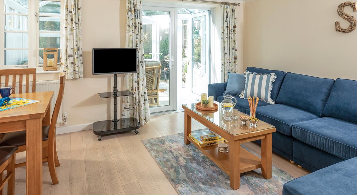 Spend the evening enjoying drinks and nibbles in the sitting room.